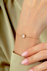 Çift Taraflı Pembe Sedefli Çiçek Altın Bileklik