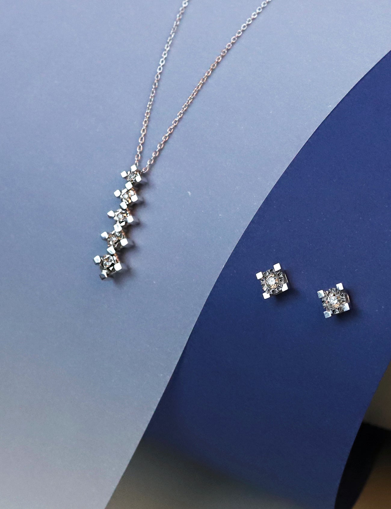 0.16 Karat Efektli Pırlanta Küpe