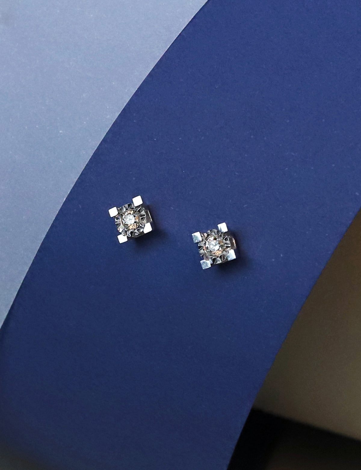 0.16 Karat Efektli Pırlanta Küpe