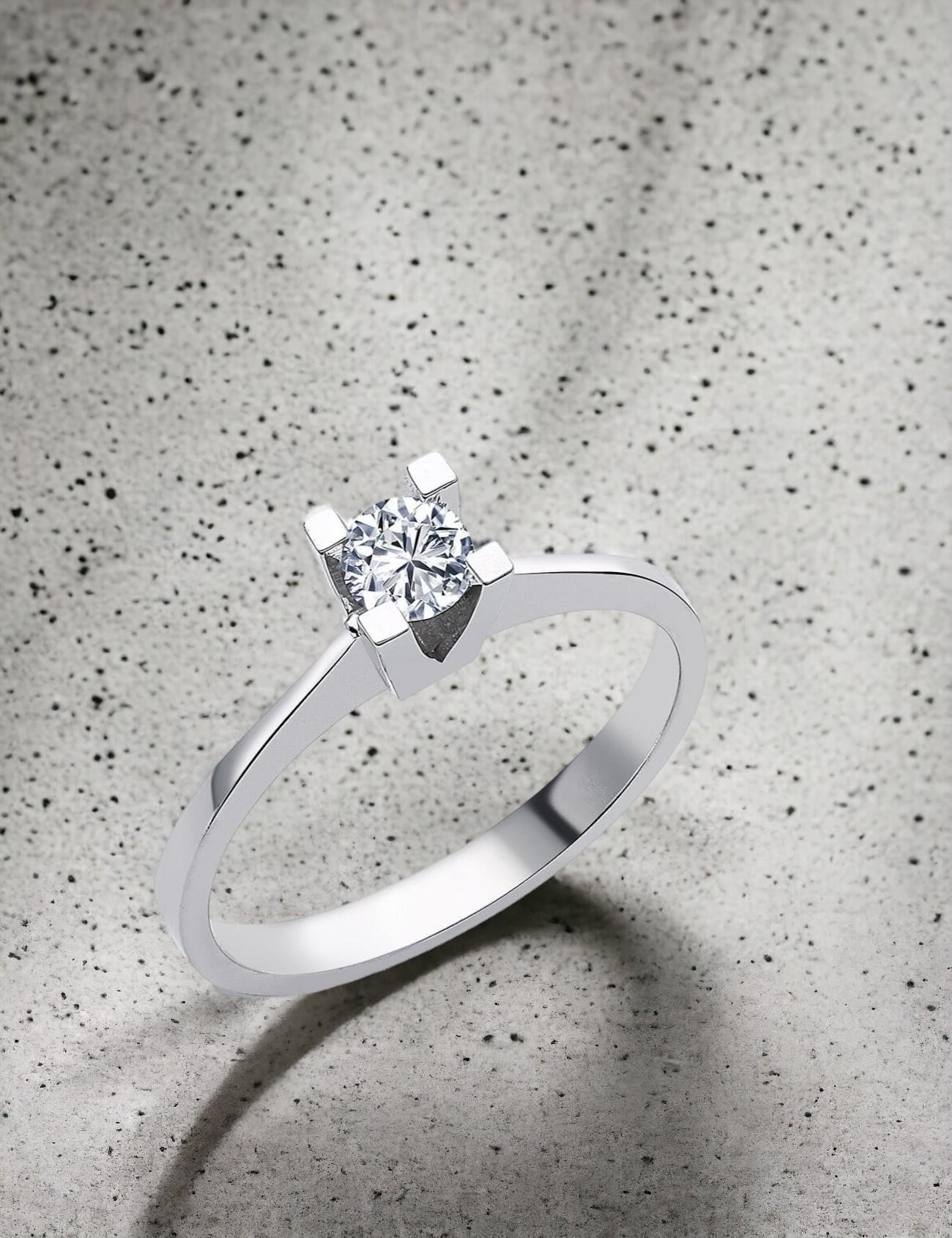 خاتم ألماس سوليتير مرصع بأحجار كريمة بوزن 0.25 قيراط بتصميم جريء ذي شوكات Ürün ikincil görseli