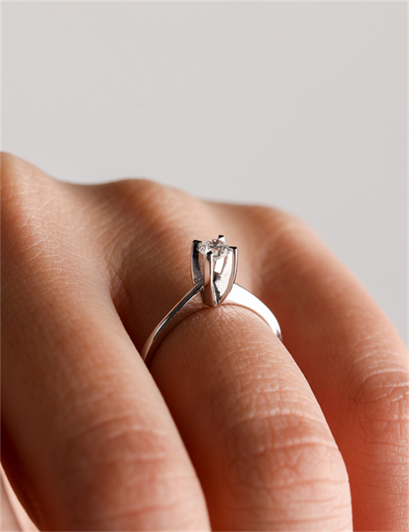 خاتم ألماس سوليتير مرصع بالألماس بوزن 0.20 قيراط بتصميم لوزي Ürün ana görseli