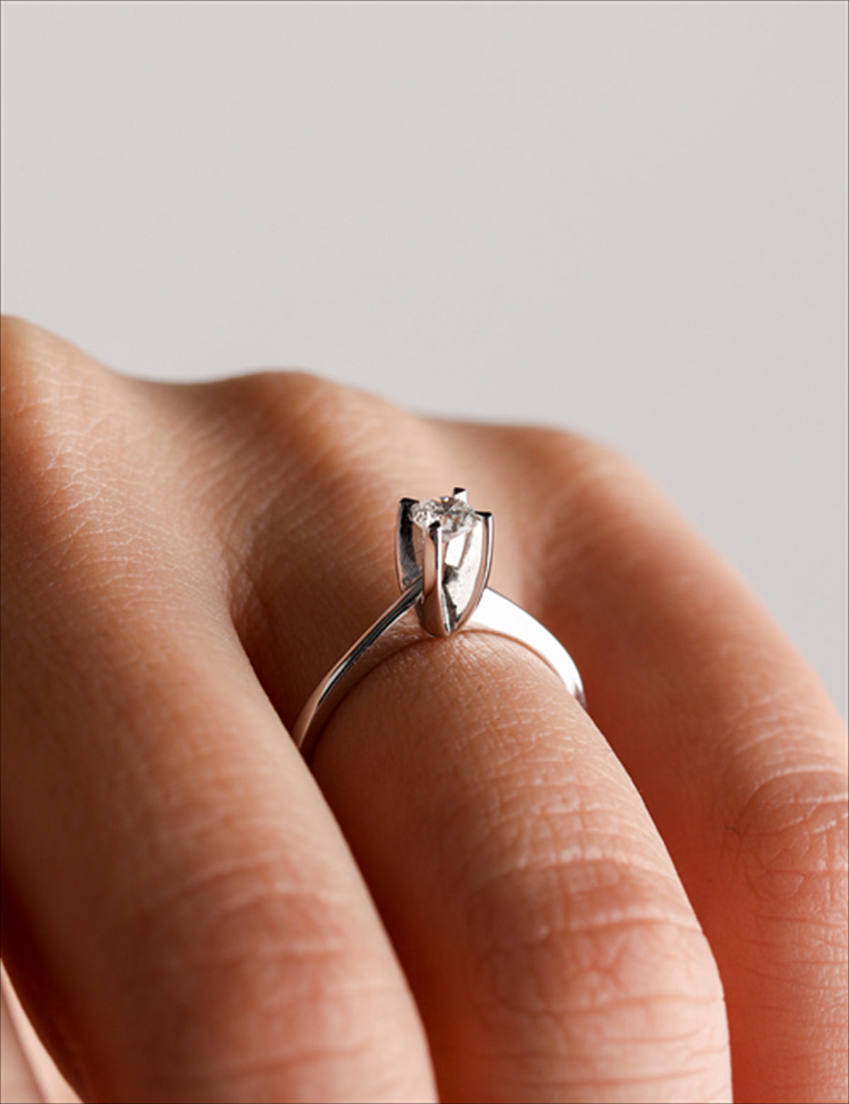 0,20 Karat Badem Montür Pırlanta Tektaş Yüzük