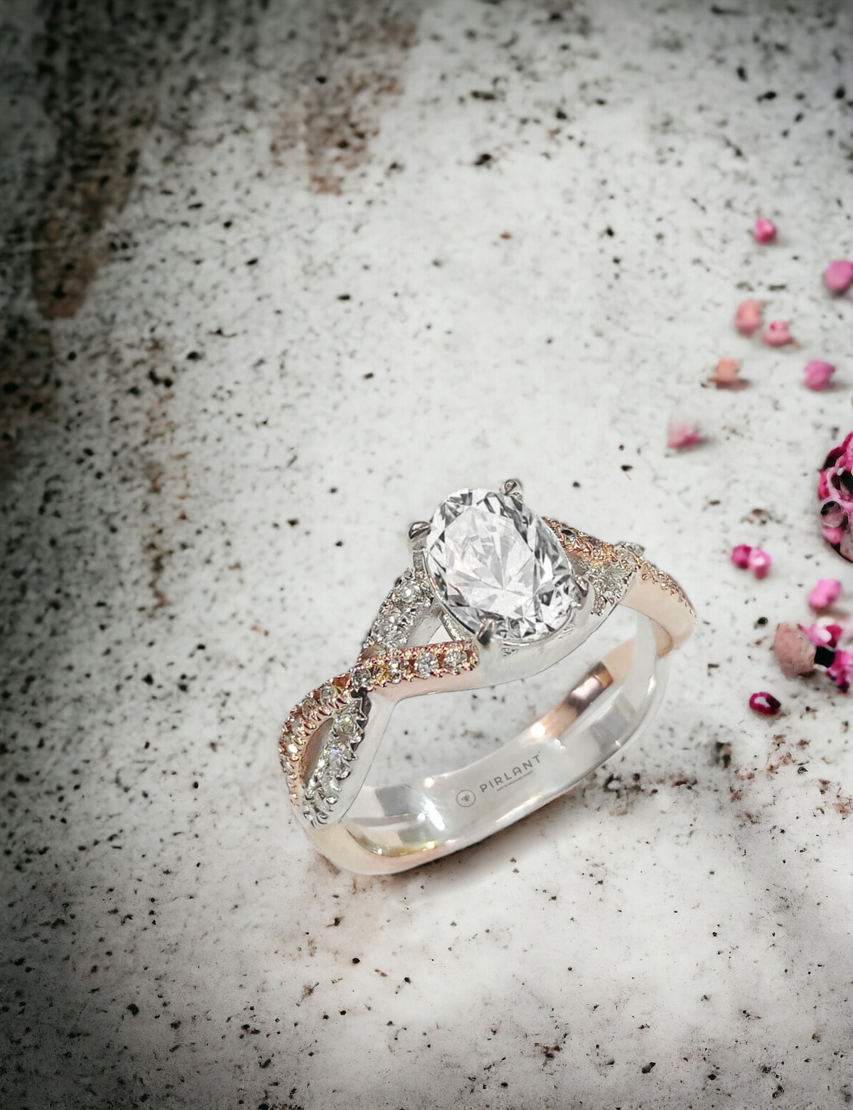 1,29 Karat Tel Tırnak Kolu Taşlı Fantezi Tektaş Pırlanta Yüzük