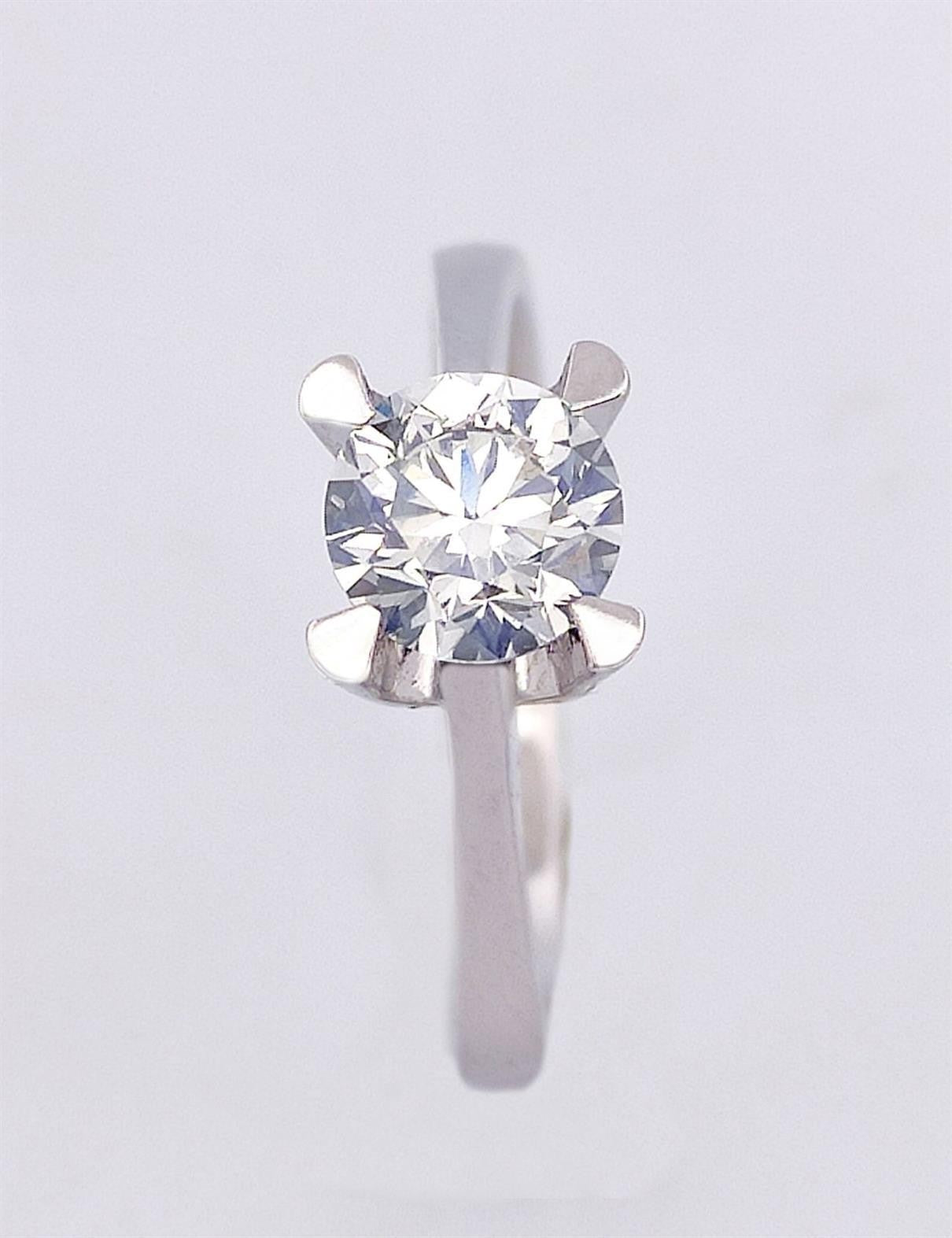 1,01 Karat Badem Montür Tektaş Pırlanta Yüzük