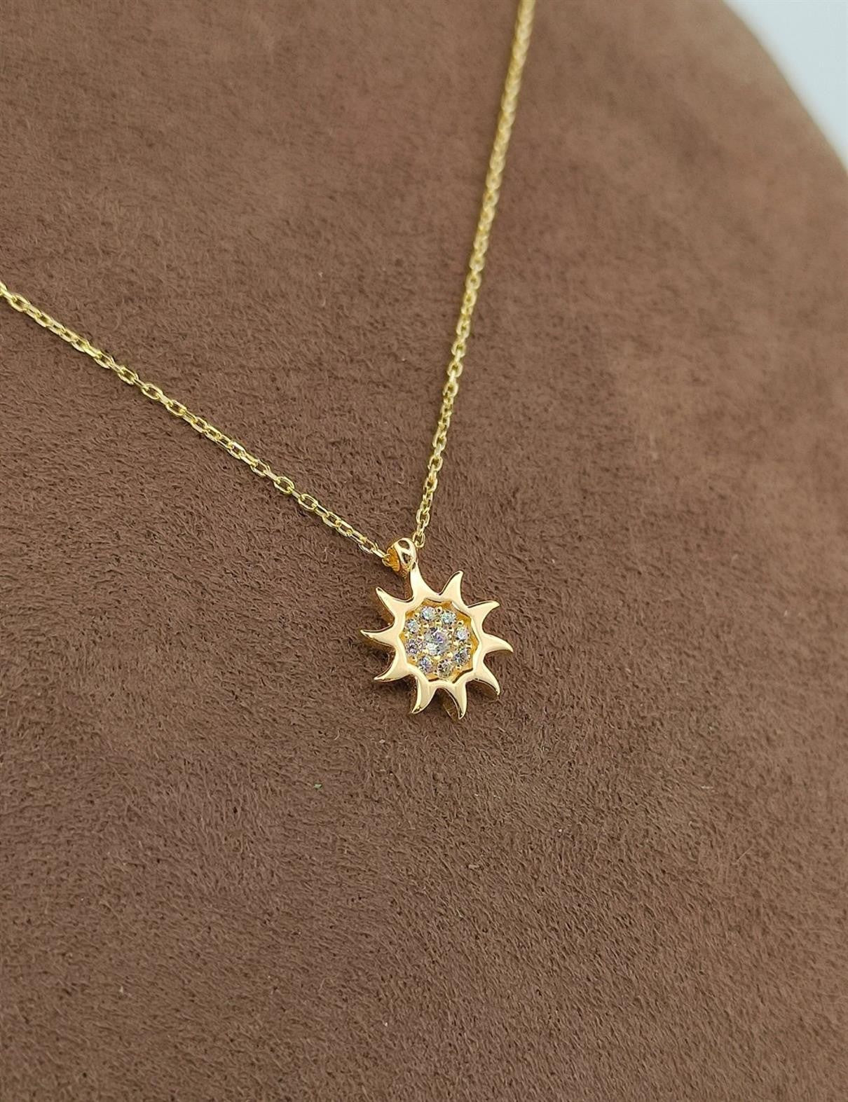 Güneş Taşlı Altın Kolye Ürün ikincil görseli