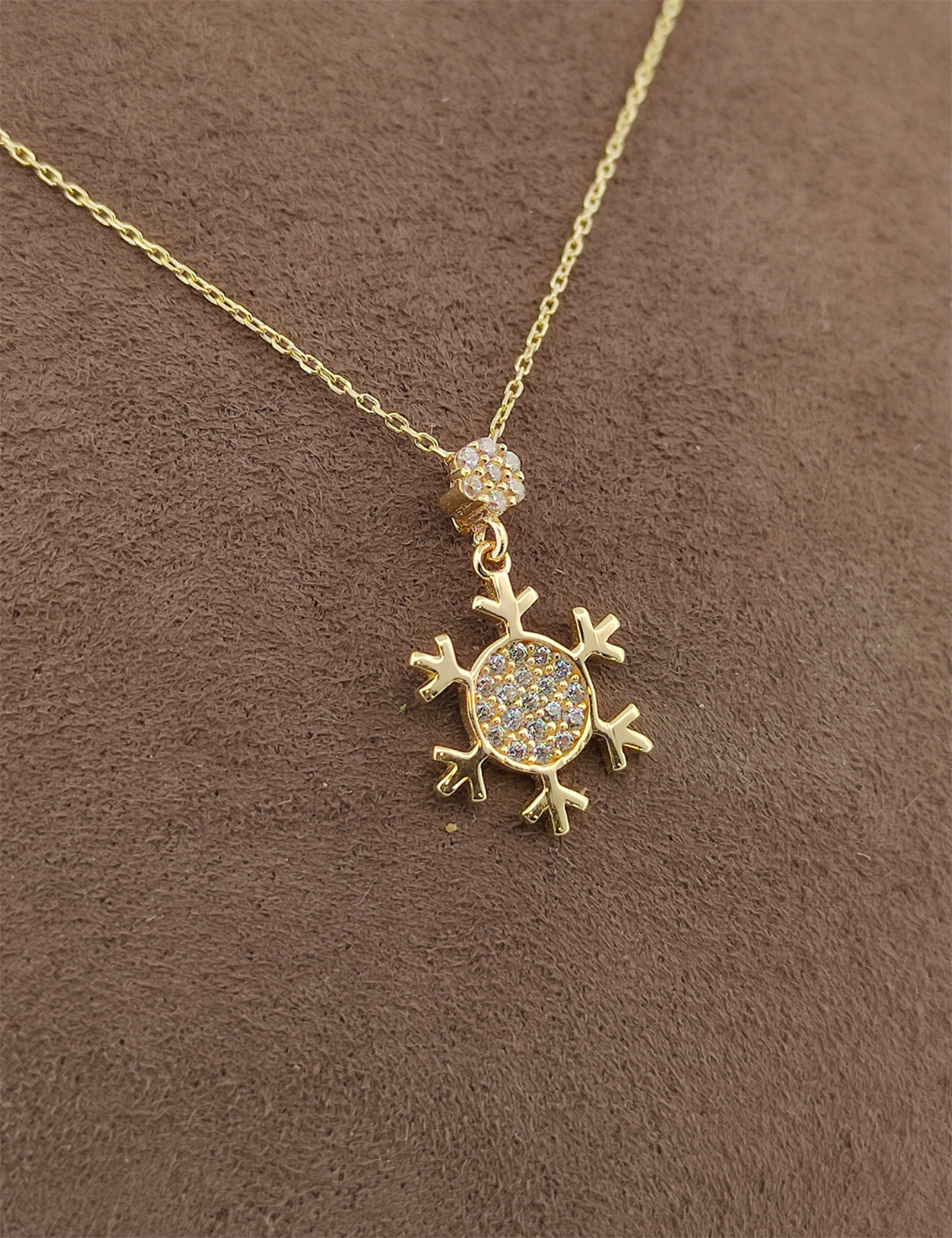 Kar Tanesi Taşlı Altın Kolye Ürün ikincil görseli