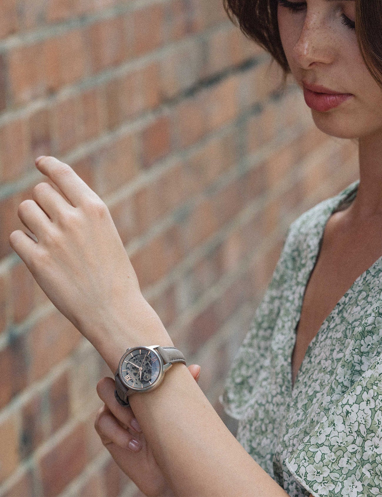 EARNSHAW ES-8153-01 Kadın Kol Saati