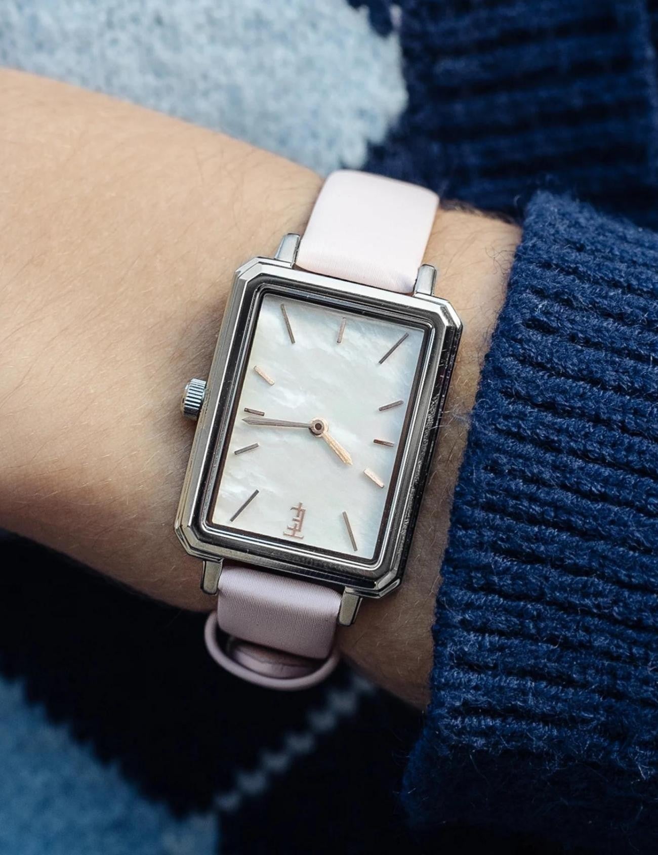 EARNSHAW ES-8235-01 Kadın Kol Saati