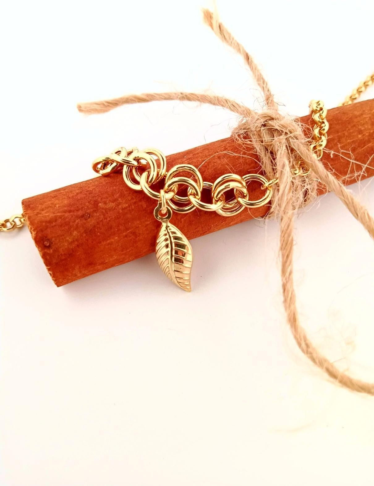 8 Ayar Yaprak Motifli Altın Bileklik