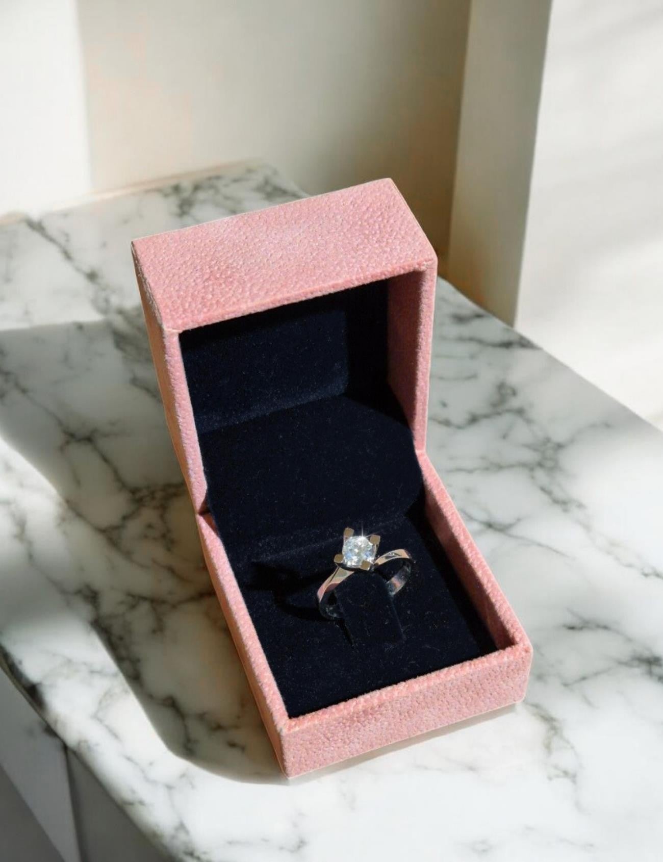 خاتم ألماس سوليتير بتصميم غير متماثل عيار 0.45 قيراط Ürün ikincil görseli