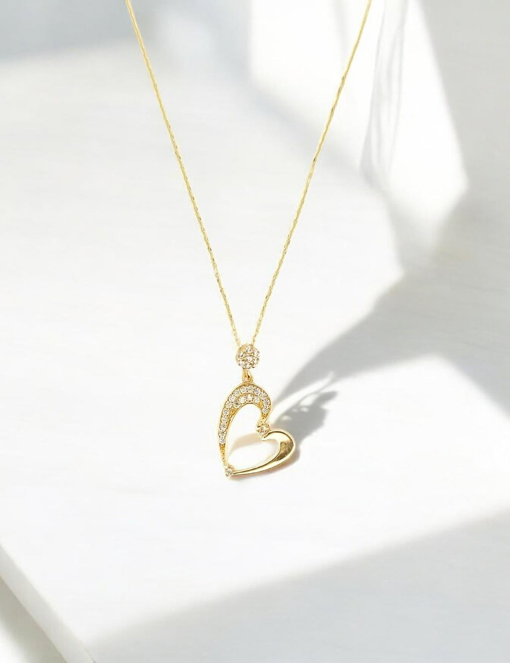 Taşlı Kalpli Altın Kolye