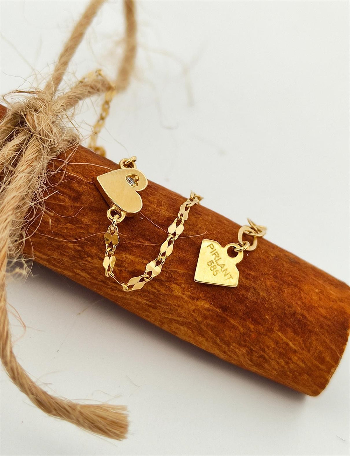 PIRLANT Kalpli Boomerang Altın Bileklik