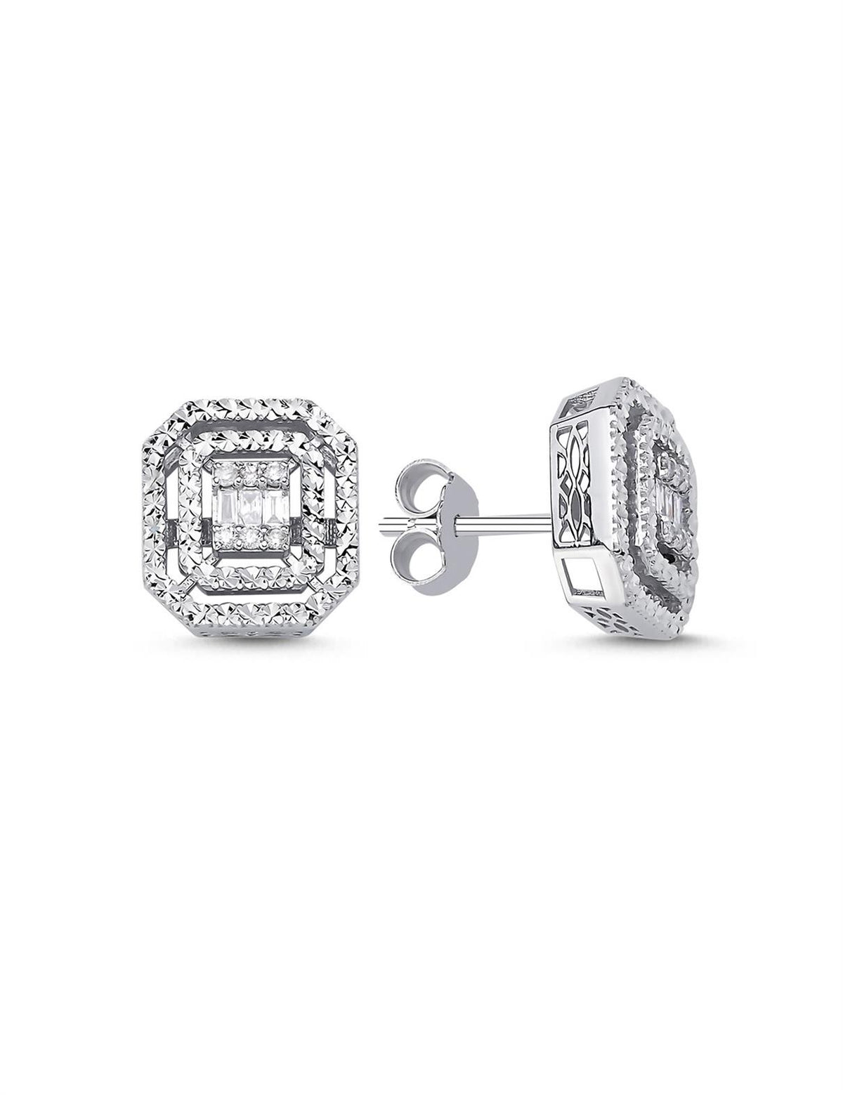 0,14 Karat Pırlantalı Baget Küpe