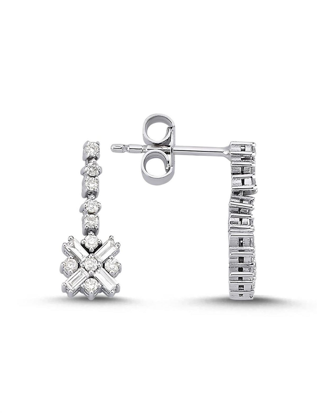 0,32 Karat Pırlantalı Baget Küpe