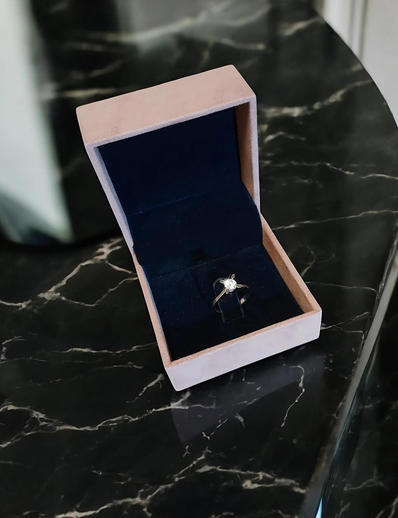 0,50 Karat V Montür Tektaş Pırlanta Yüzük