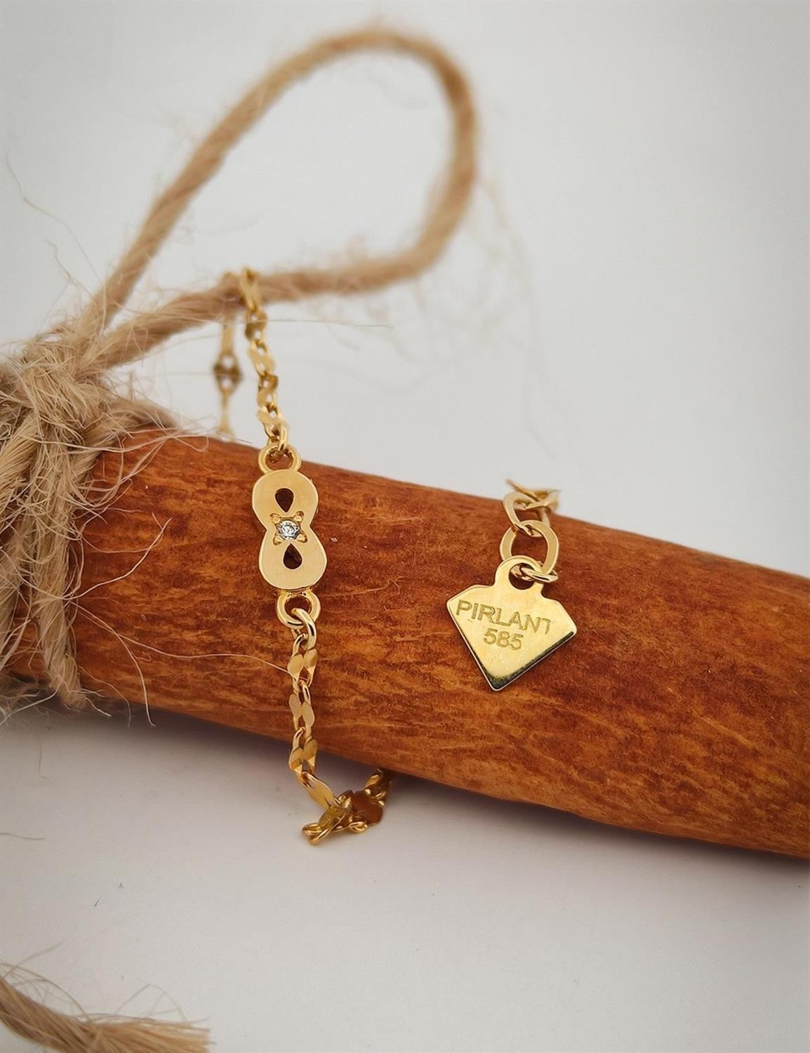 Sonsuzluk Boomerang Altın Bileklik