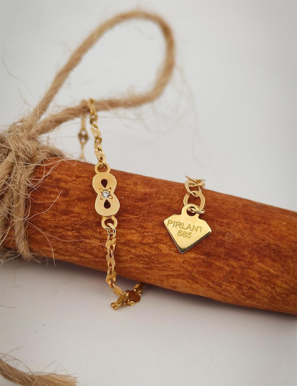 Sonsuzluk Boomerang Altın Bileklik