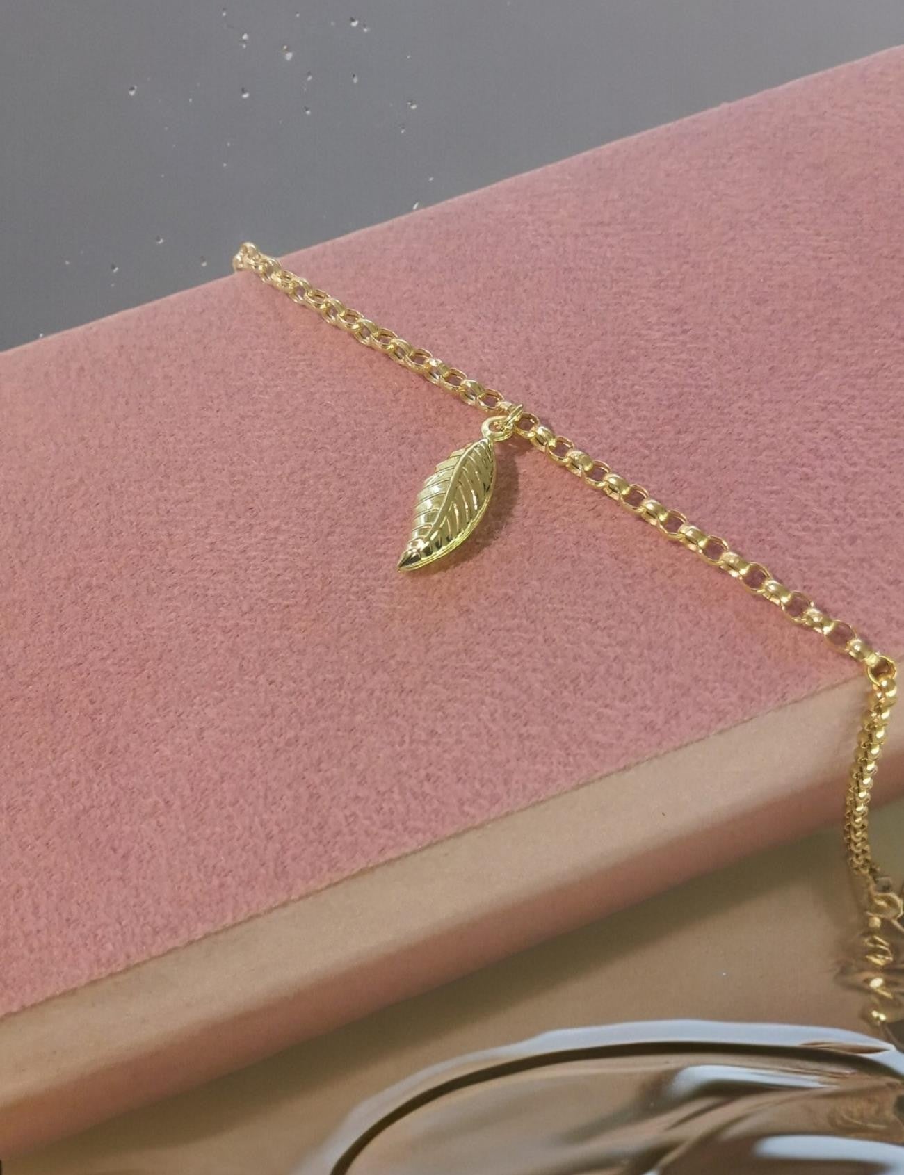 Yaprak Figürlü 8 Ayar Altın Bileklik