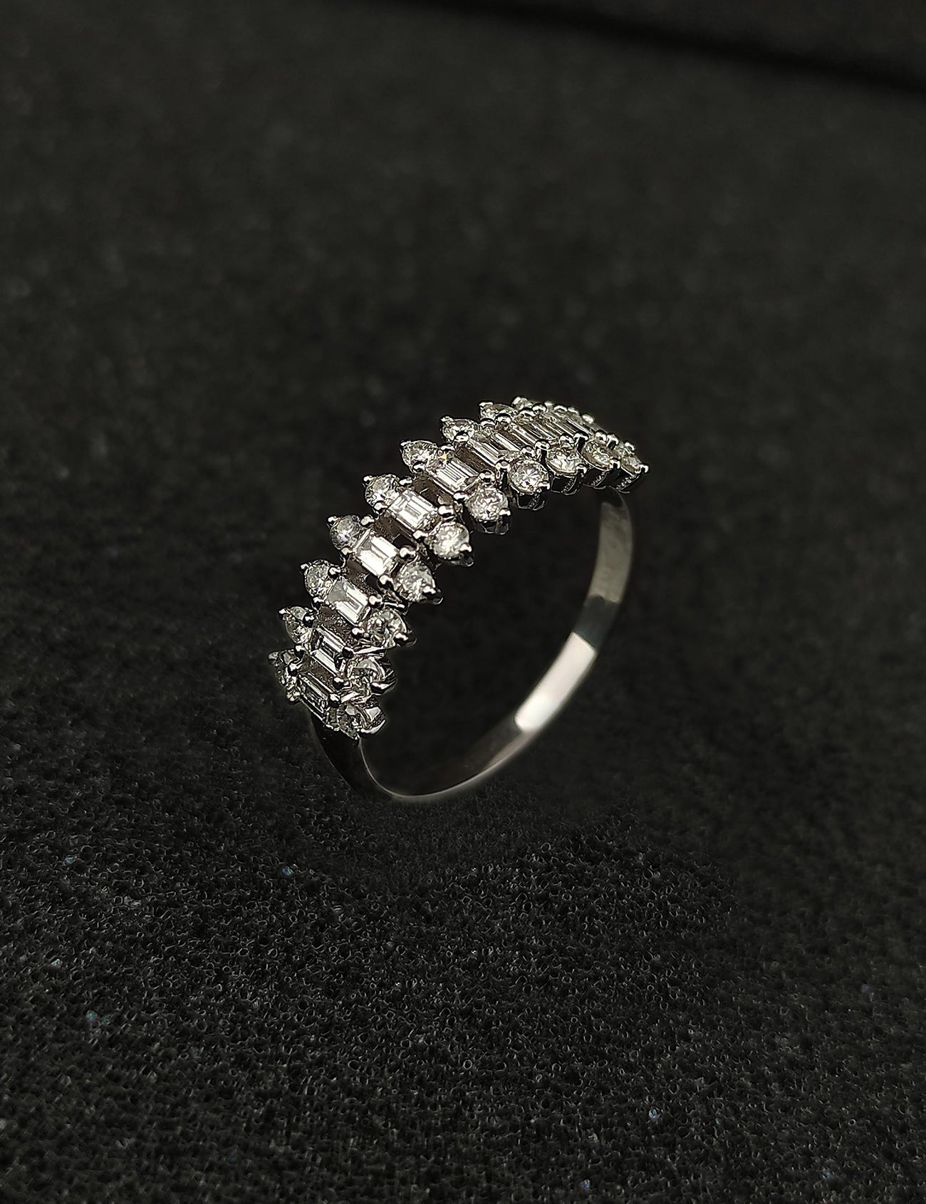 0,64 Karat Pırlanta Modern Baget Yüzük