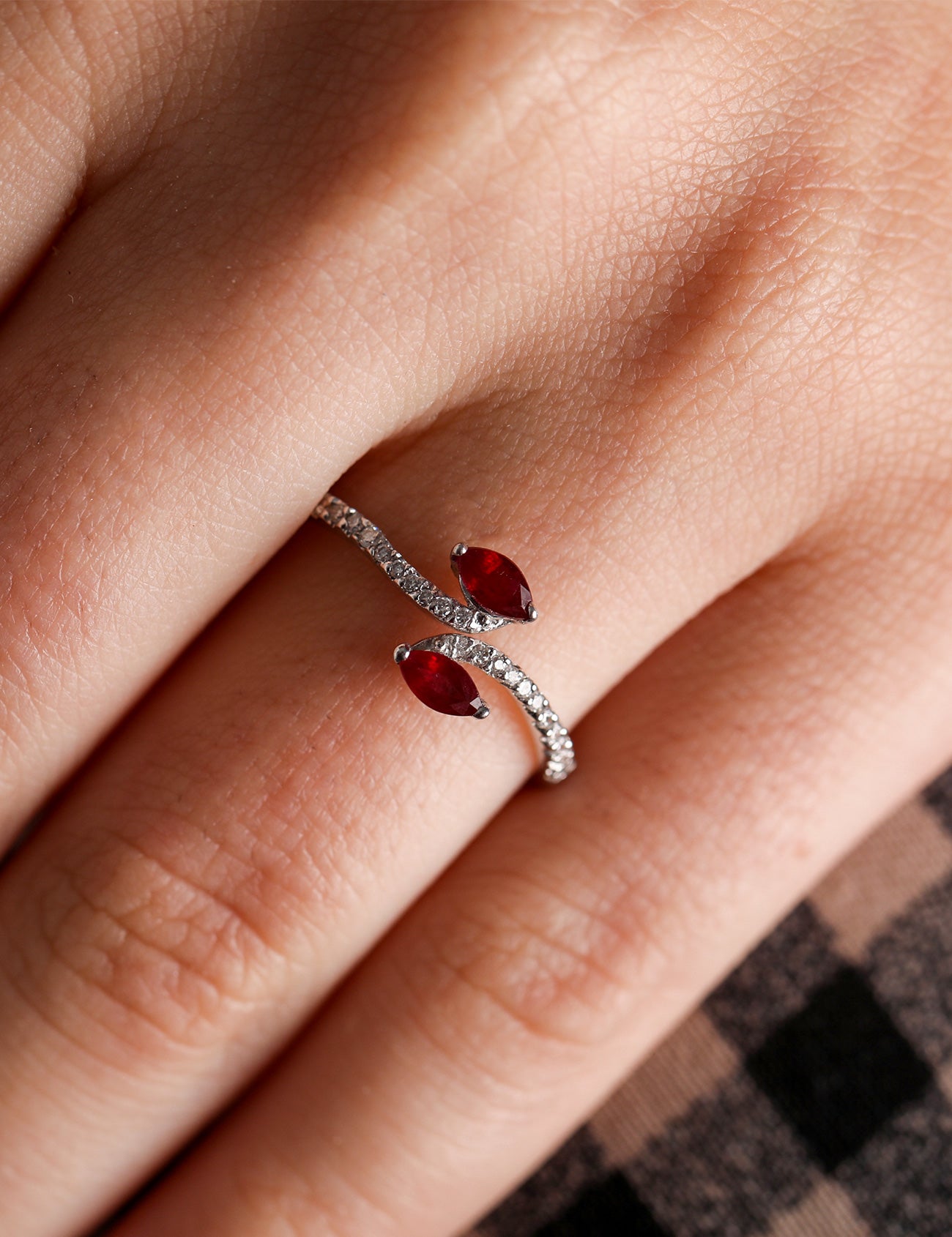 0,43 Karat Pırlantalı Yakut Yüzük