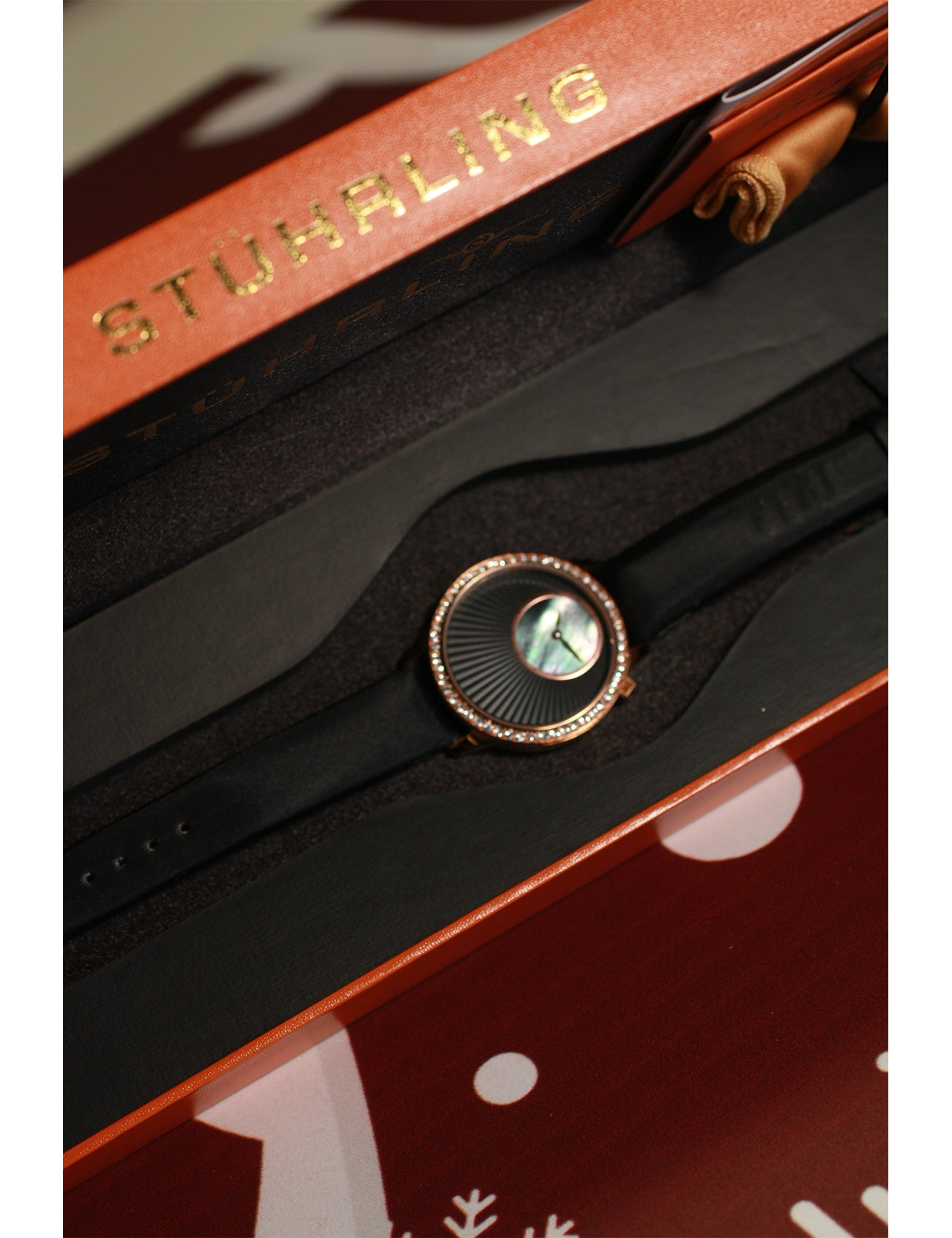 STÜHRLING Women's Quartz