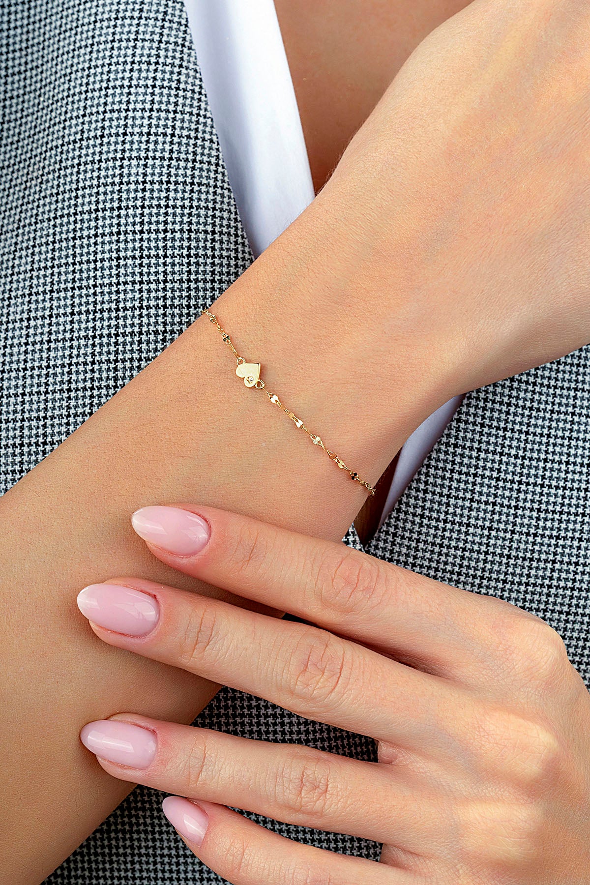 Kalpli Boomerang Altın Bileklik Ürün ana görseli