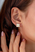 Beyaz Sedefli Dörtgen Altın Küpe