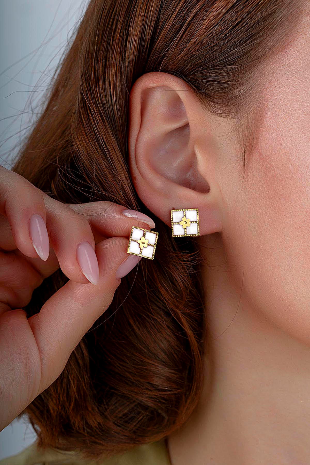 Beyaz Sedefli Dörtgen Altın Küpe