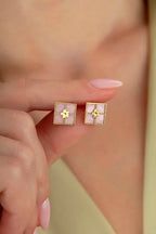 Pembe Sedefli Kare Altın Küpe