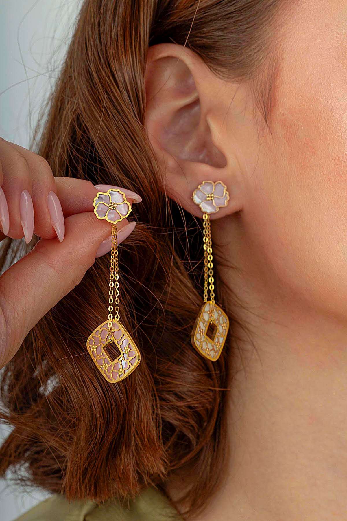 Sedefli Çiçek Geometrik Sarkan Altın Küpe Ürün ikincil görseli