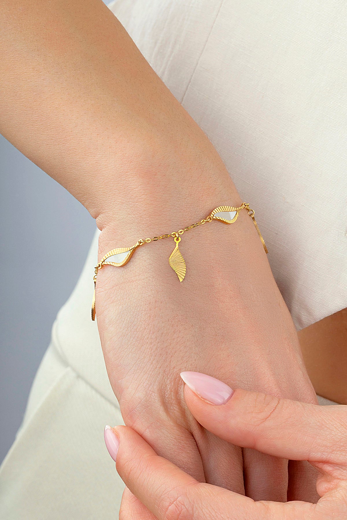 Pembe Sedefli Altın Bileklik