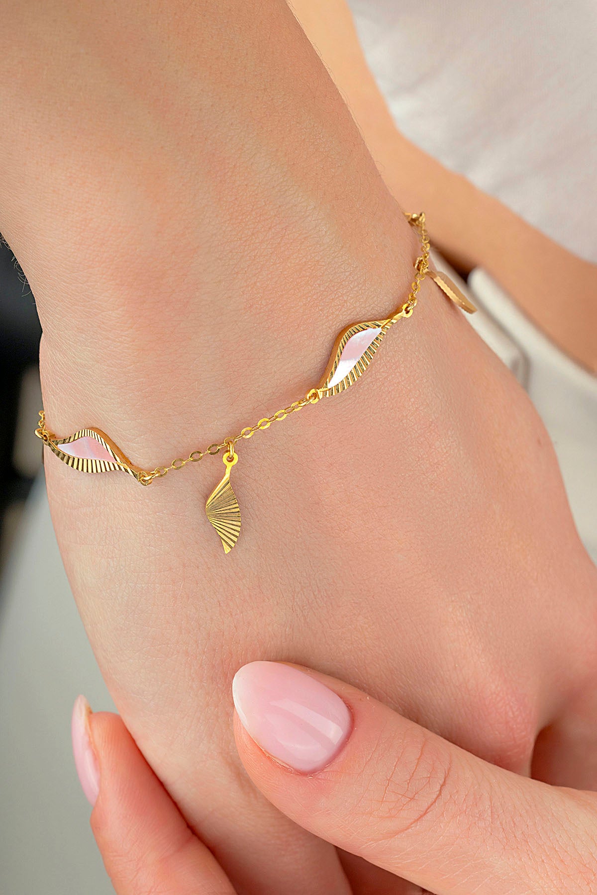 Pembe Sedefli Altın Bileklik