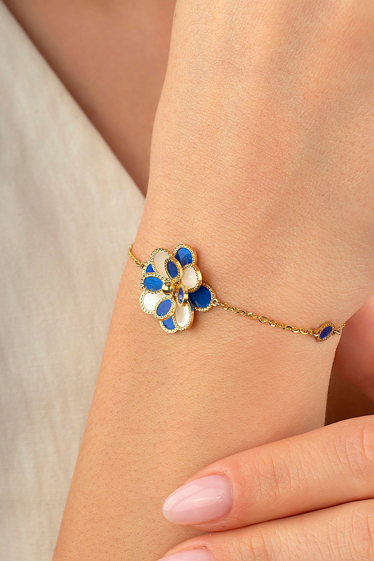 Beyaz Sedefli Mineli Altın Bileklik Ürün ana görseli