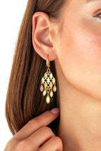 Pembe Beyaz Sedef Rüzgar Altın Küpe