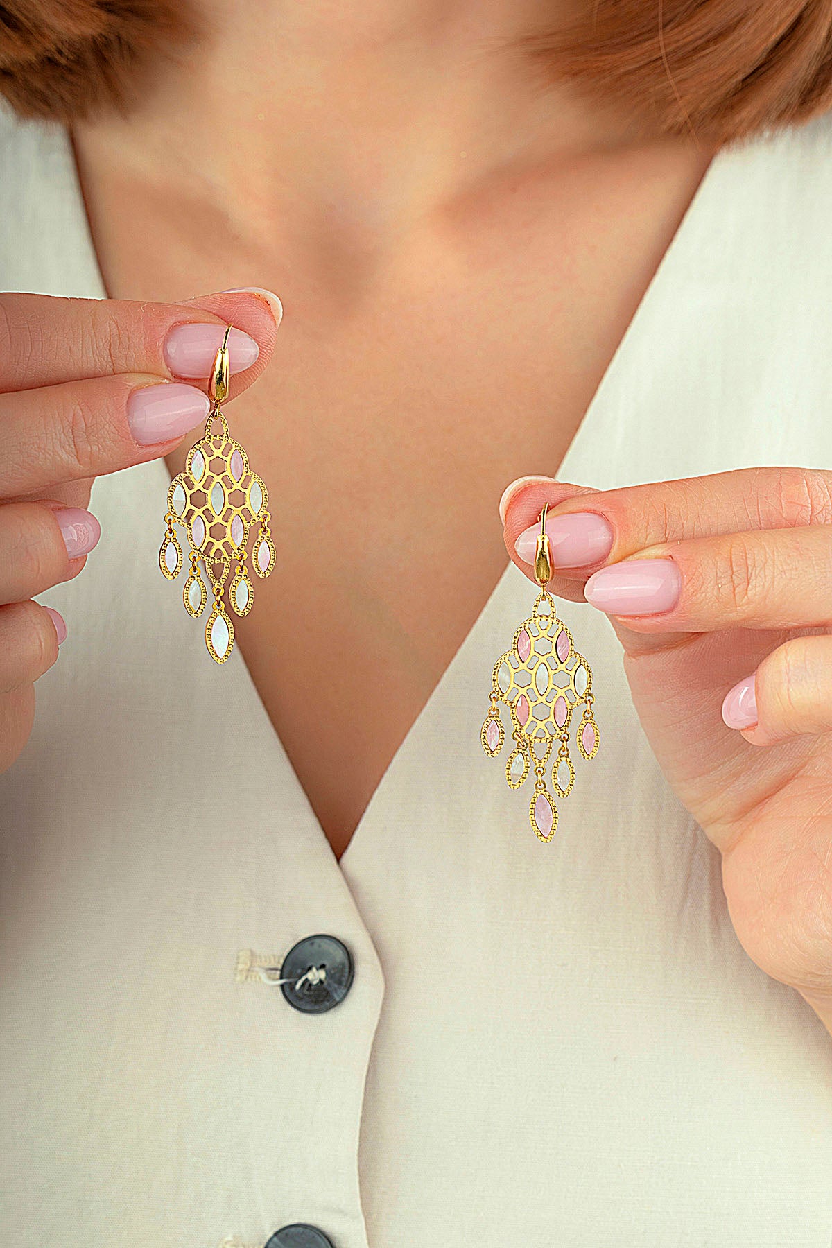 Pembe Beyaz Sedef Rüzgar Altın Küpe