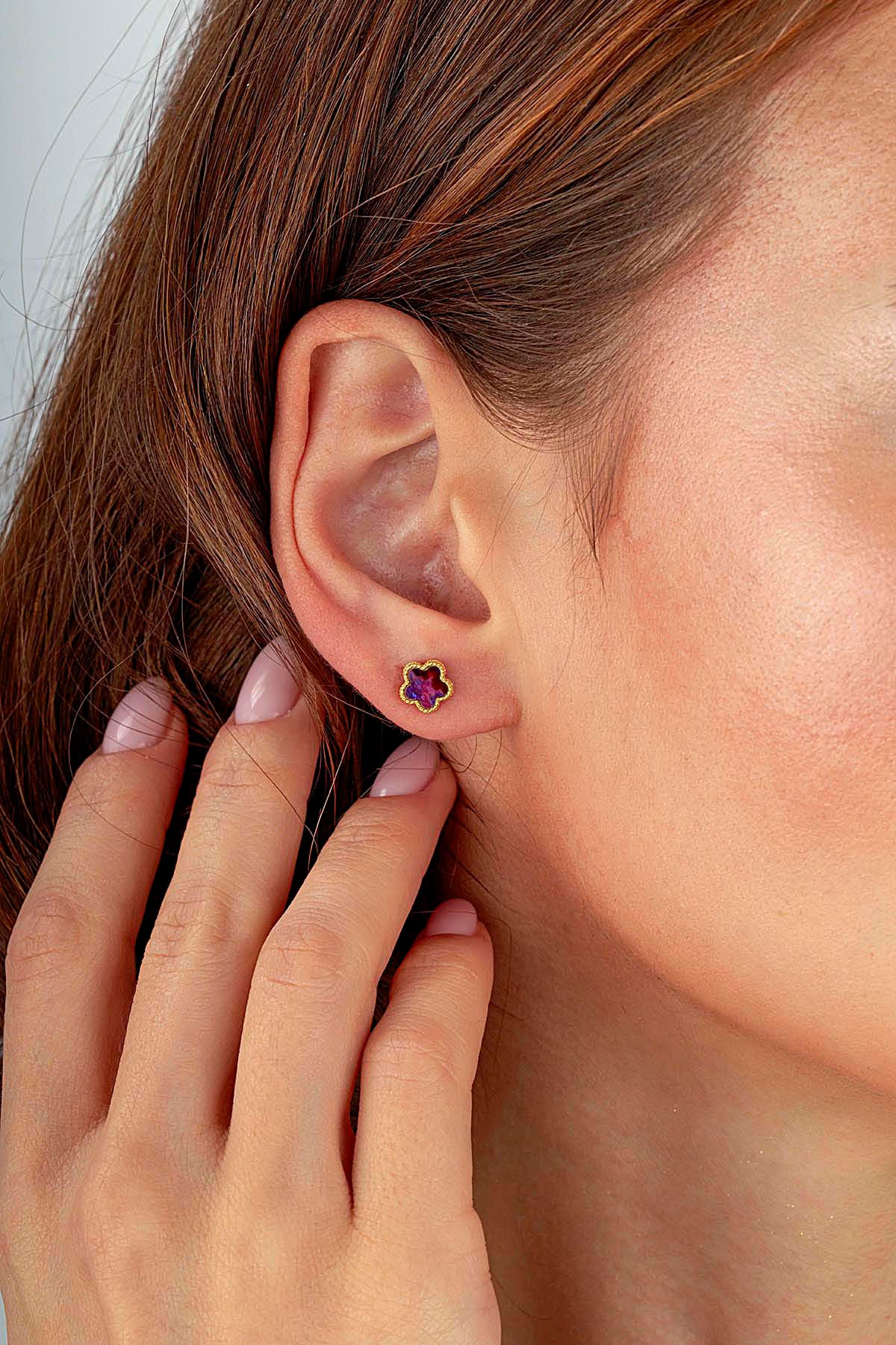 Bordo Sedef Mini Çiçek Altın Küpe