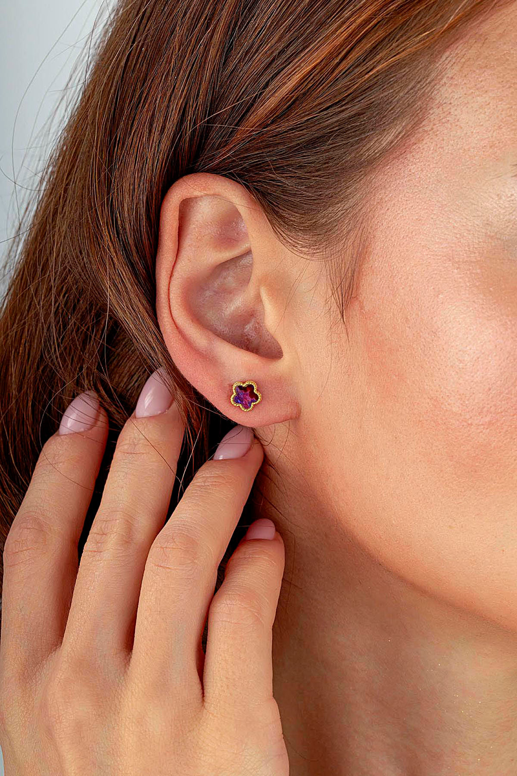 Bordo Sedef Mini Çiçek Altın Küpe