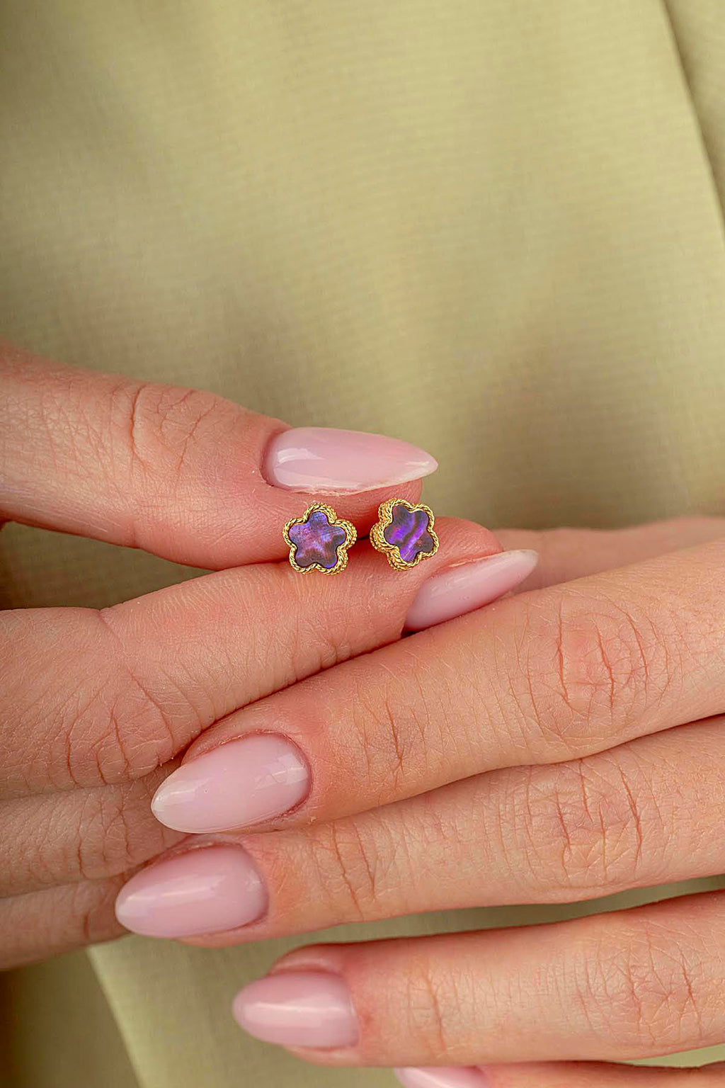 Bordo Sedef Mini Çiçek Altın Küpe