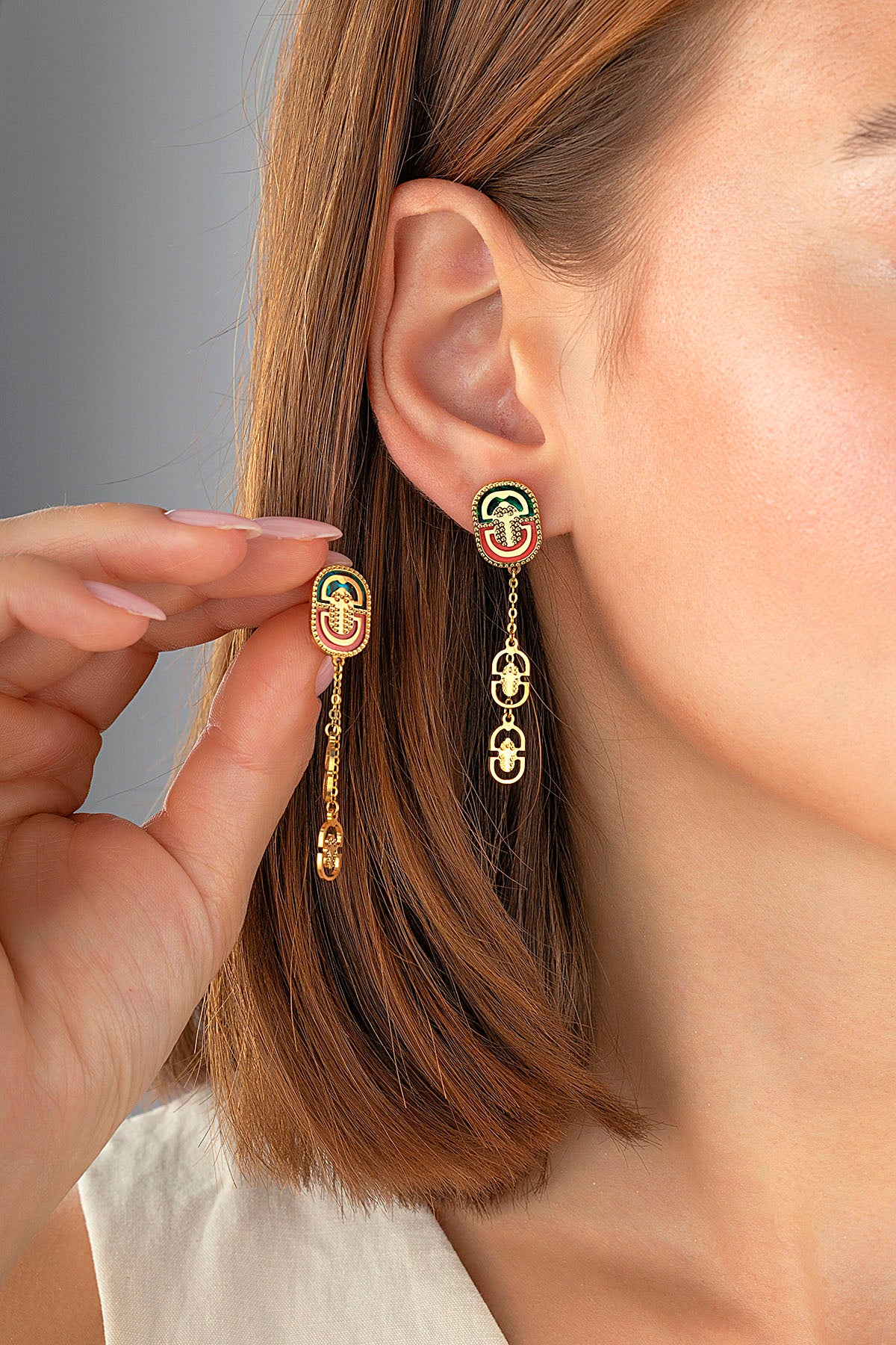 İtalyan Tasarım Renkli Taşlı Sallanan Altın Küpe