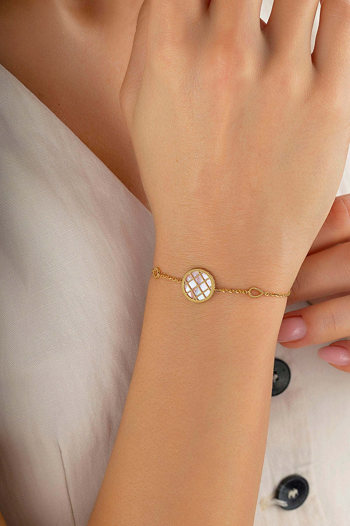 Çift Taraflı Pembe Beyaz Sedefli Altın Bileklik