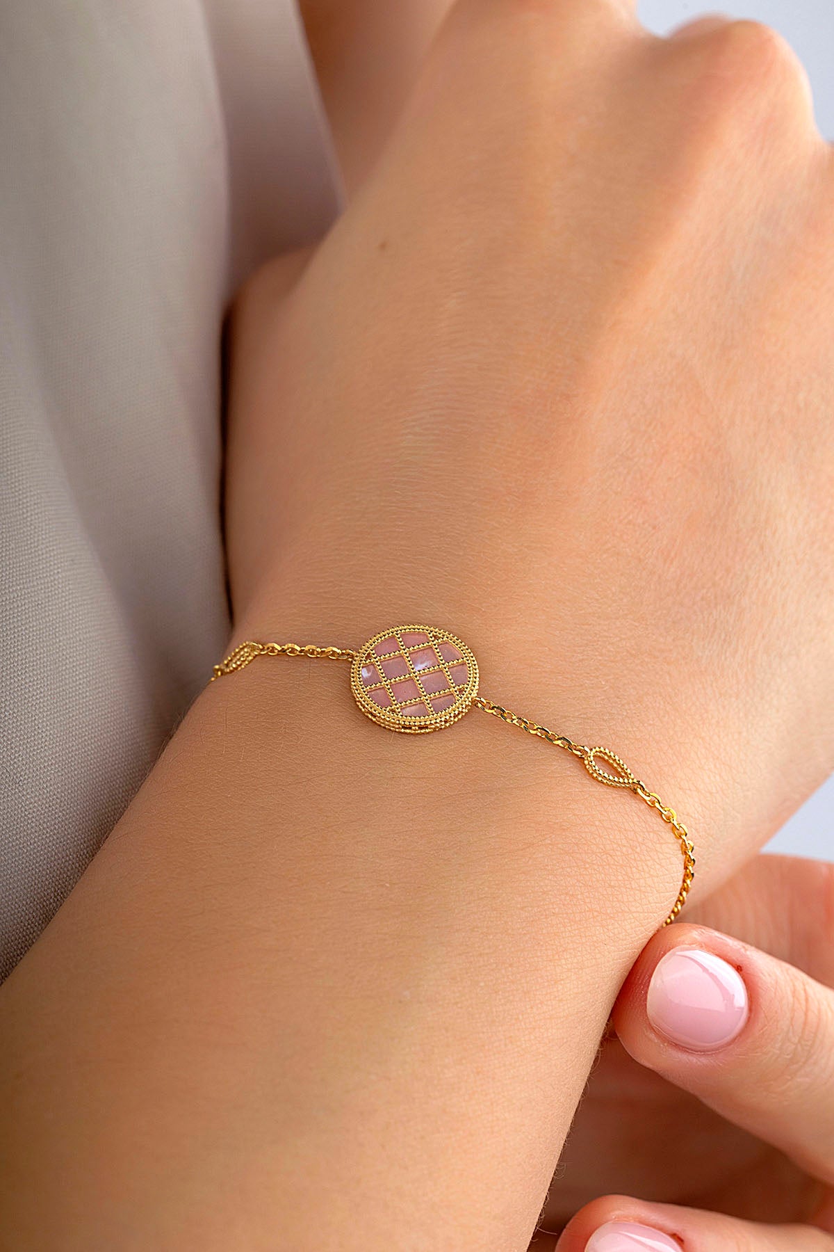 Çift Taraflı Pembe Beyaz Sedefli Altın Bileklik