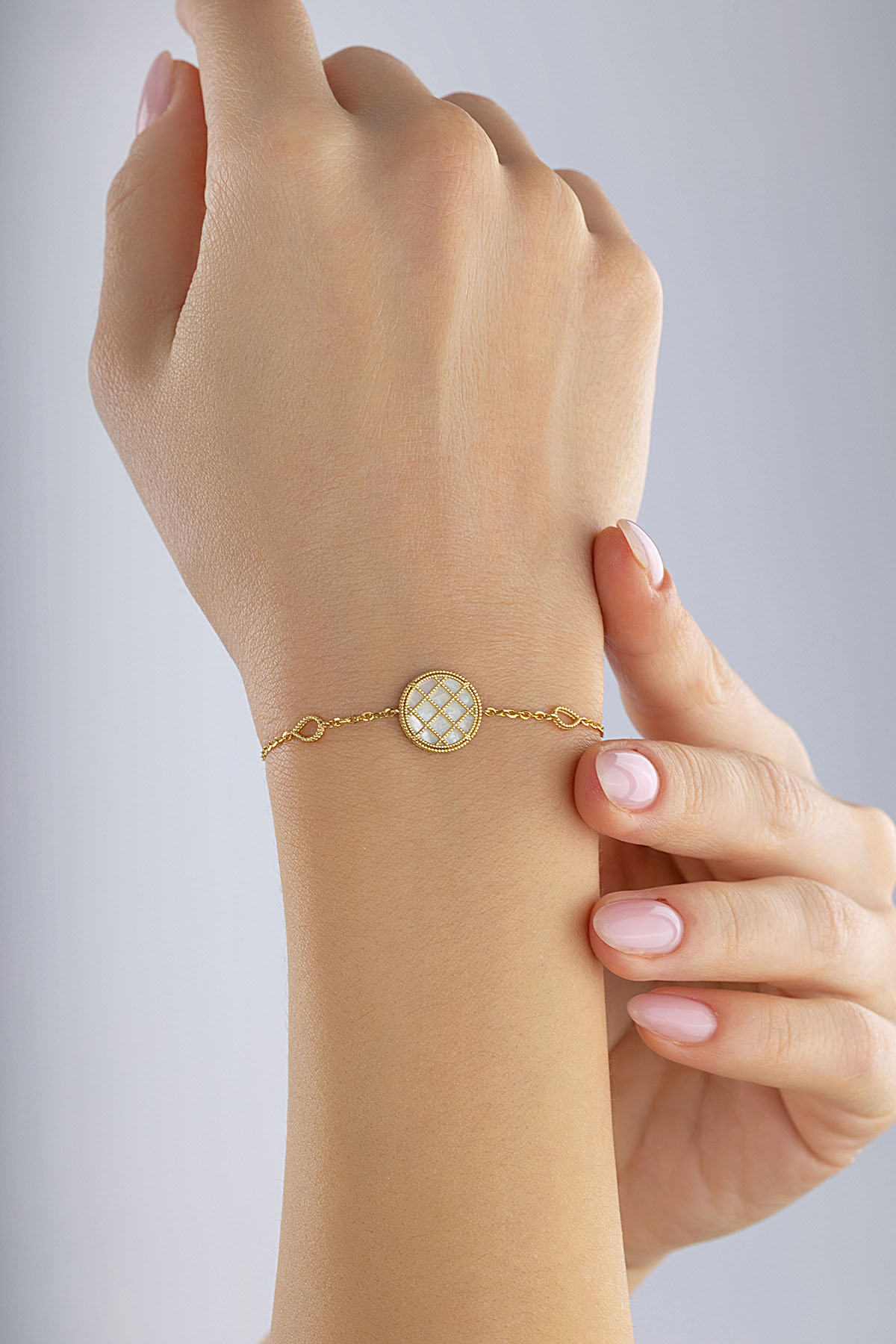 Çift Taraflı Pembe Beyaz Sedefli Altın Bileklik Ürün ikincil görseli