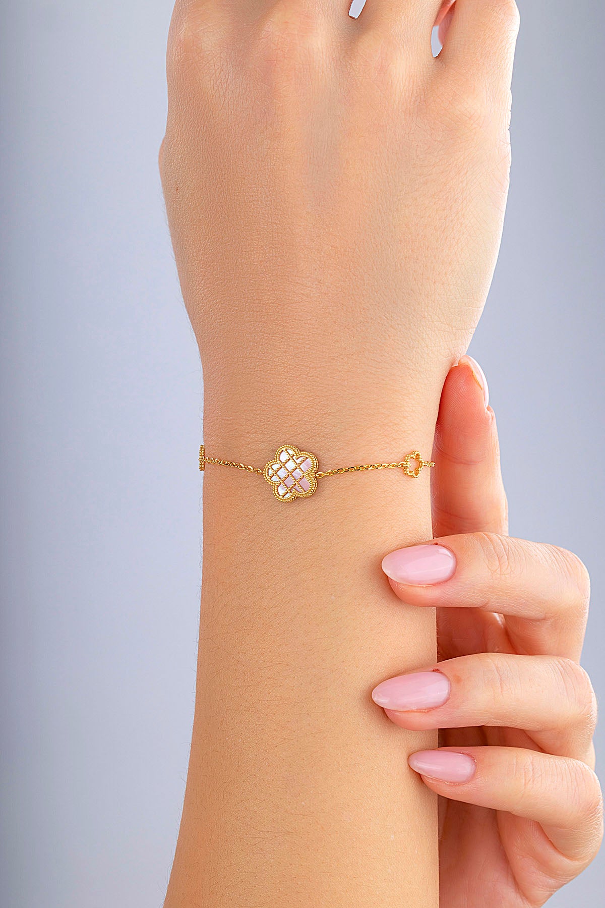 Çift Taraflı Pembe Beyaz Sedefli Çiçek Altın Bileklik