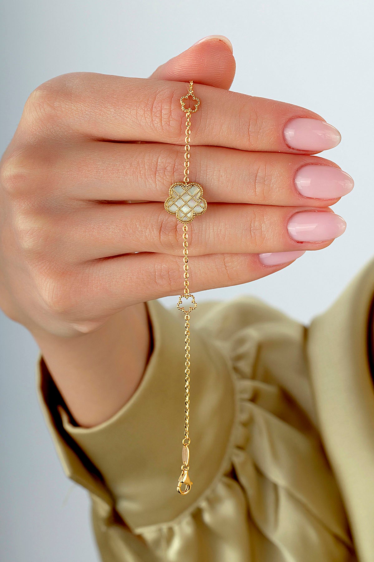 Çift Taraflı Mavi Beyaz Sedef Kafesli Çiçek Altın Bileklik