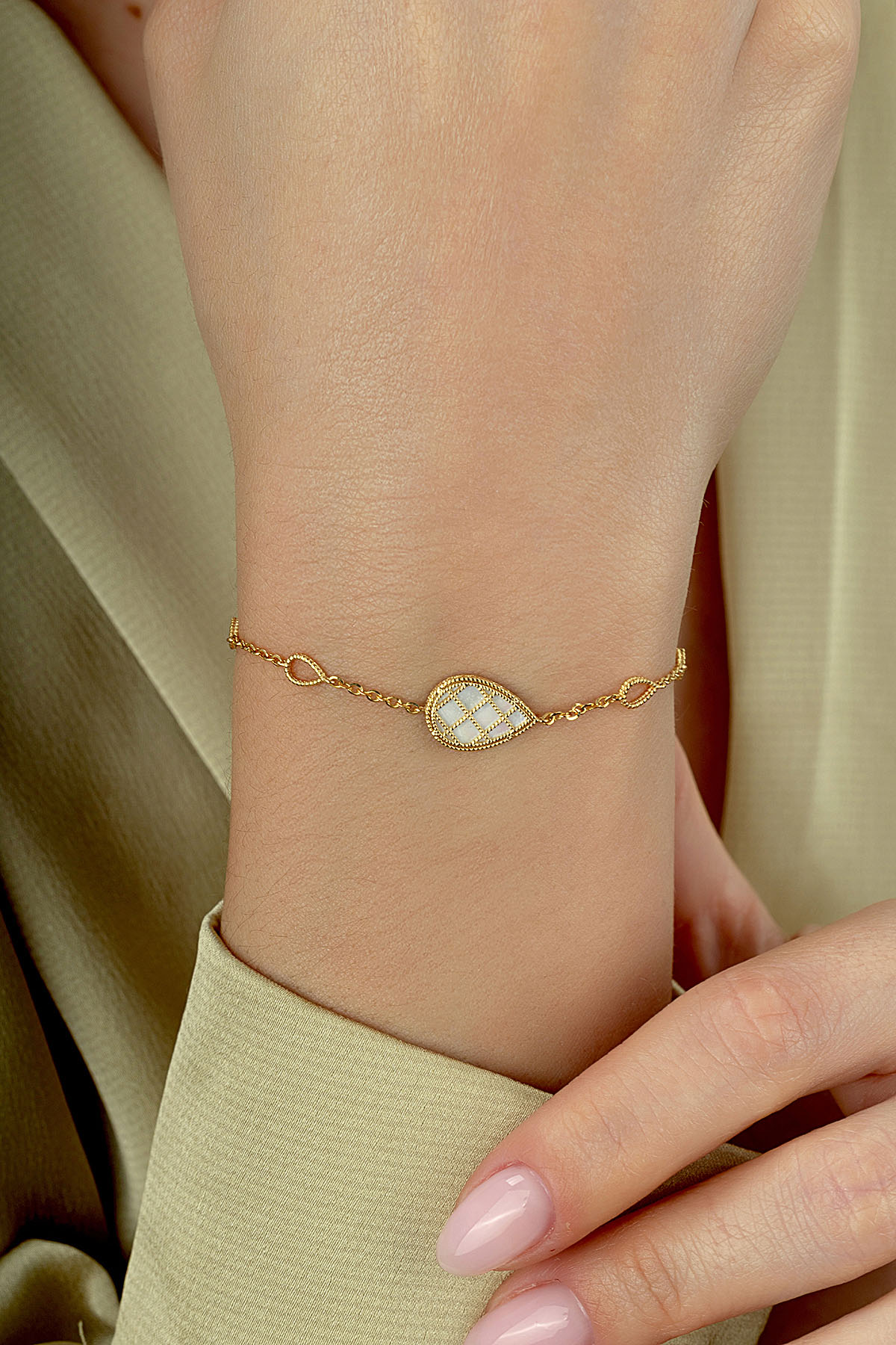Double-Sided Grey White Pearlescent Drop Gold Bracelet Secondary image