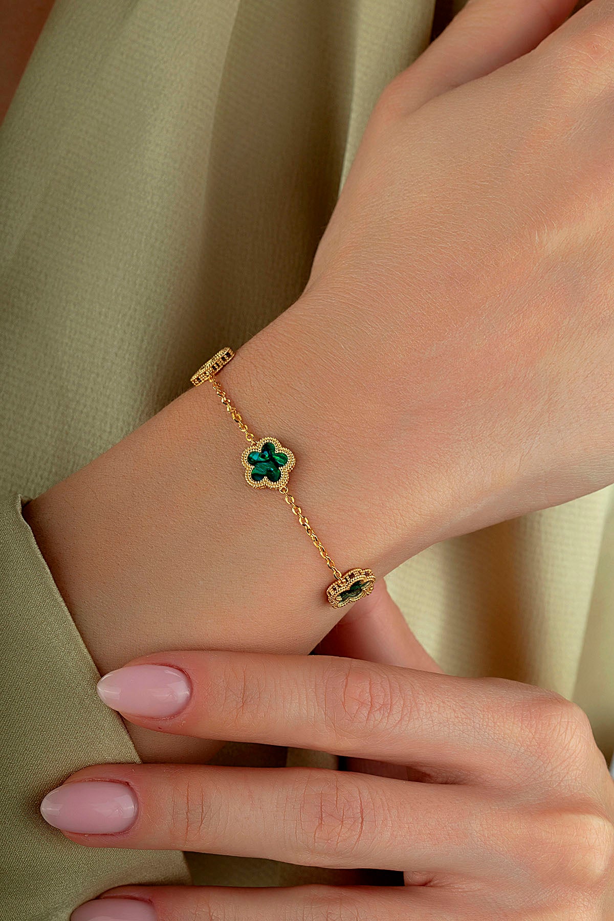 Çift Taraflı Yeşil Beyaz 3 Çiçek Desenli Altın Bileklik