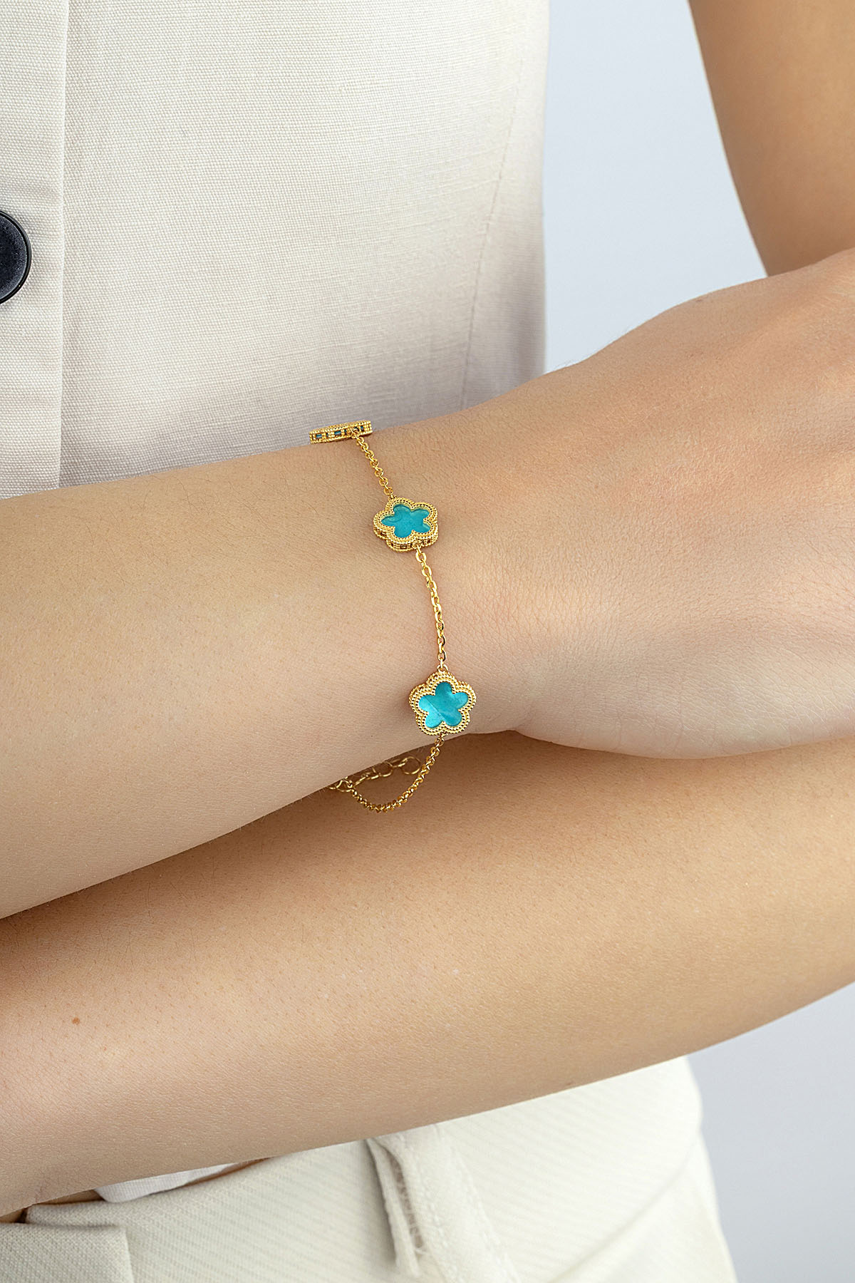 Double-Sided Turquoise White 3 Flower Pattern Gold Bracelet Main image