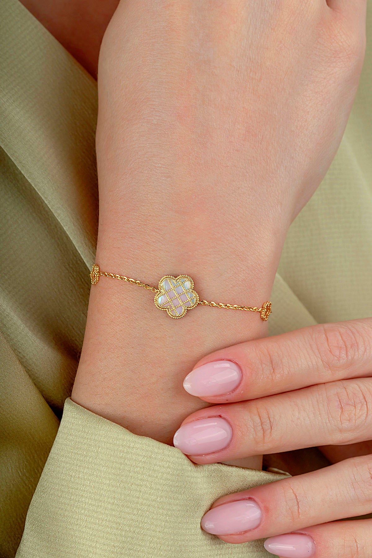 Çift Taraflı Gri Beyaz Sedefli Çiçek Altın Bileklik