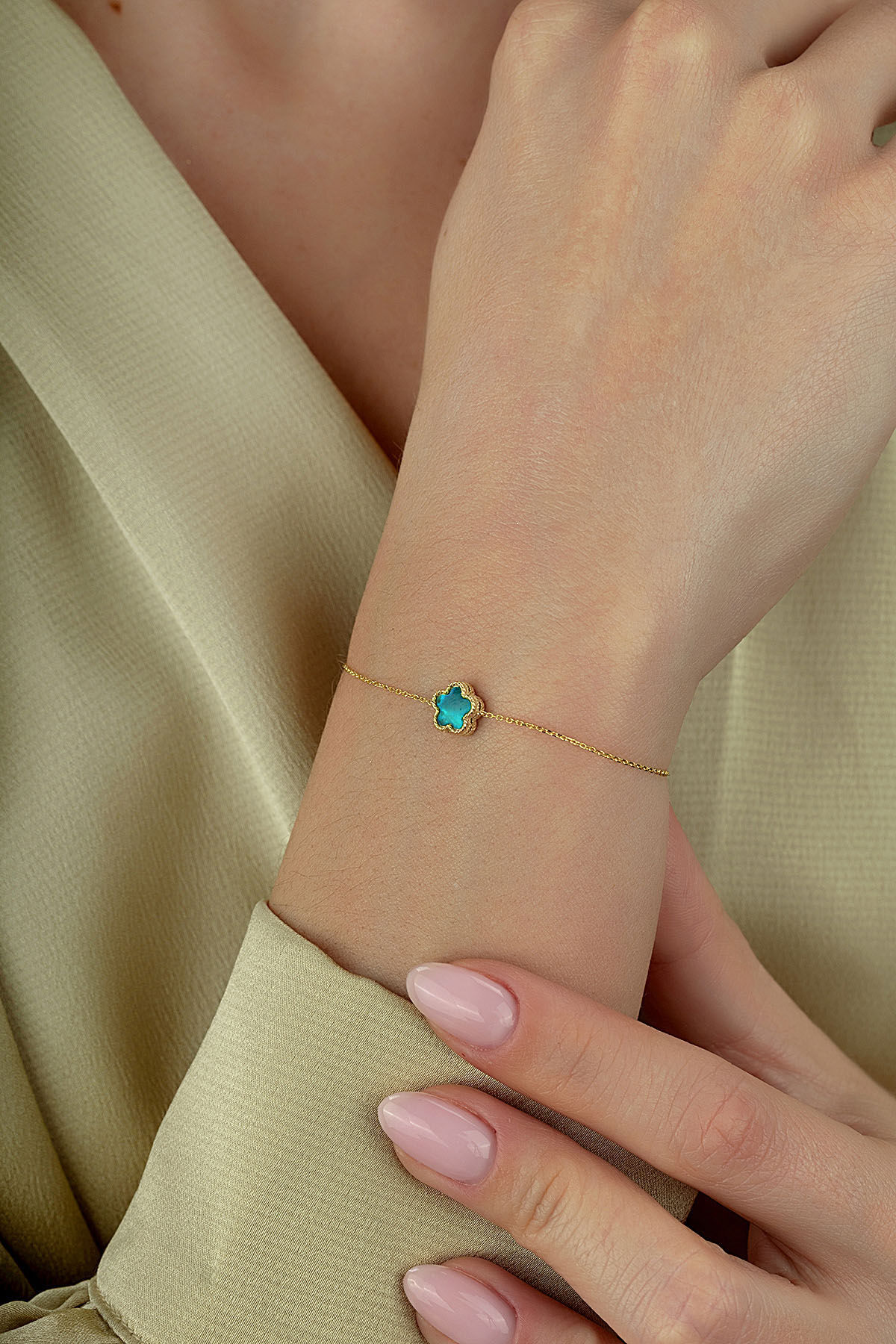 Double-Sided Turquoise Mother-of-Pearl Flower Gold Bracelet Main image