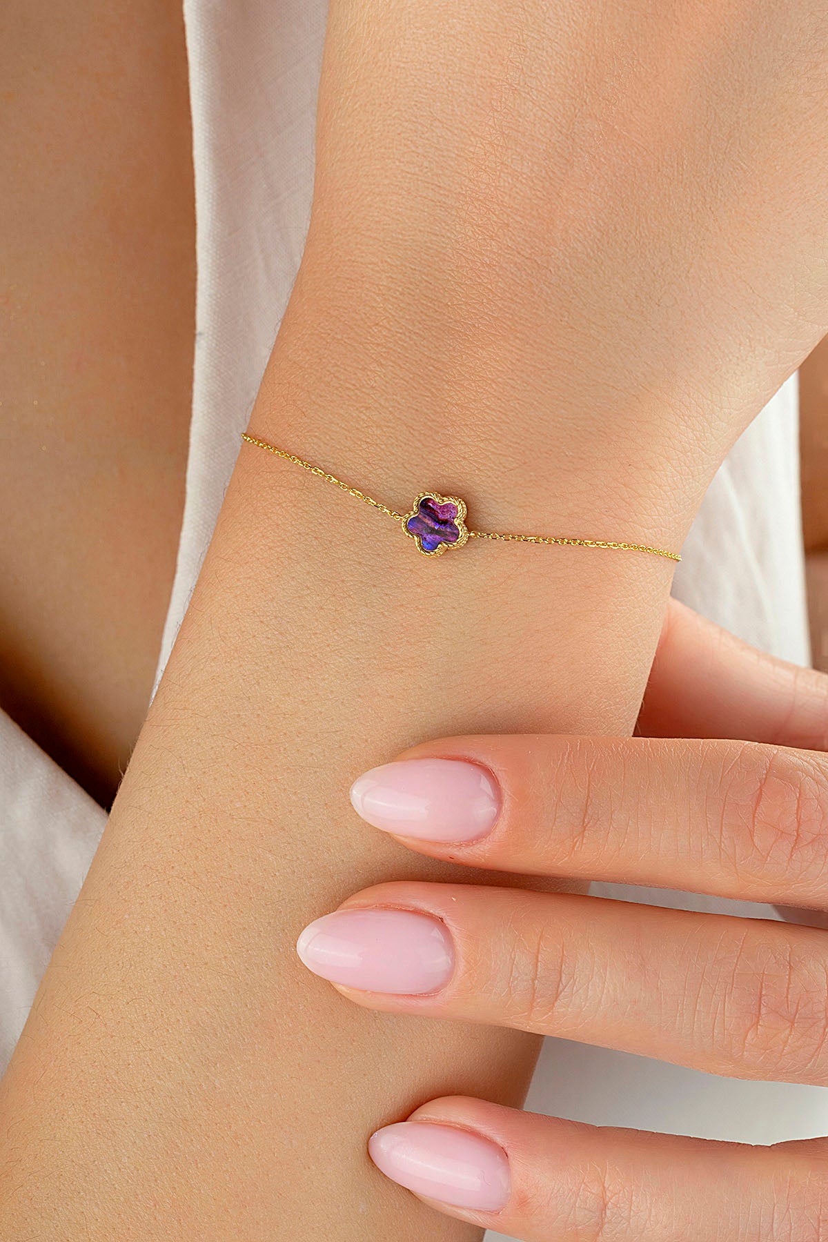 Çift Taraflı Mor Beyaz Sedefli Çiçek Altın Bileklik